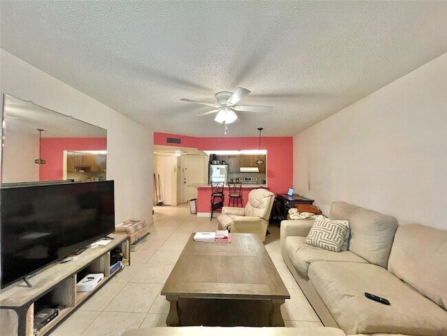Building Photo - 257 S Cypress Rd