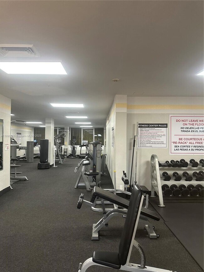 Building Photo - 400 Kings Point Dr