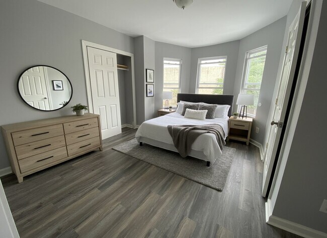 Building Photo - 1911 Fontain St