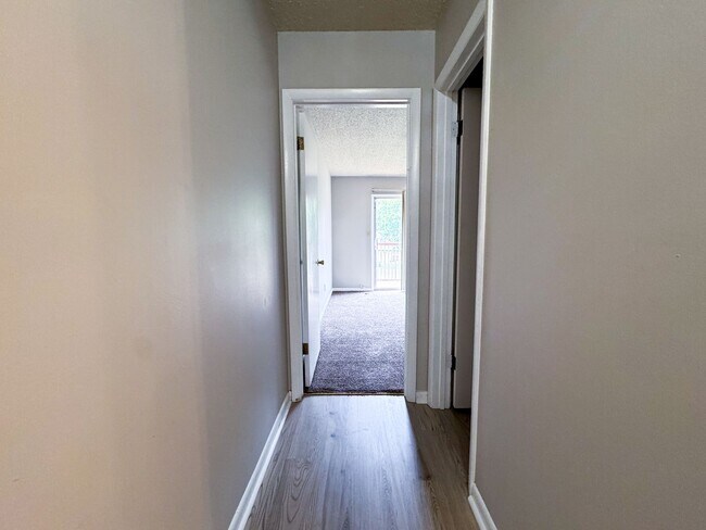 Building Photo - 2 Bedroom Townhouse for Rent