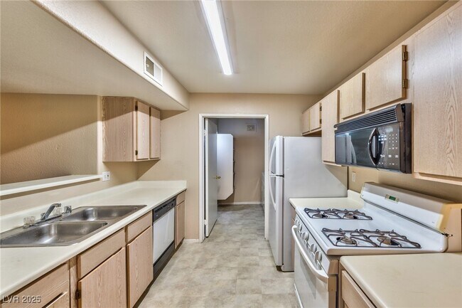 Building Photo - 7885 W Flamingo Rd