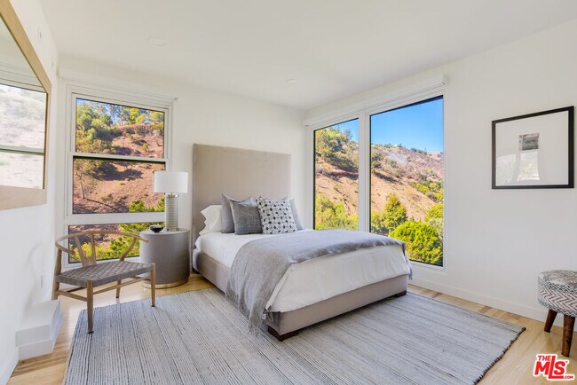 Building Photo - 1311 Braeridge Dr