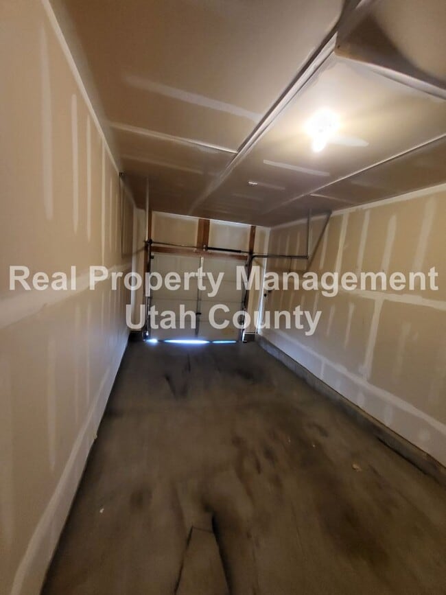 Building Photo - Eagle Mountain Home