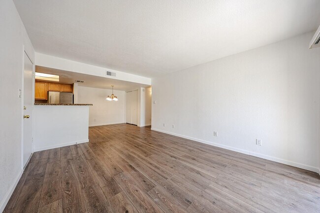 Building Photo - 5757 W Eugie Ave