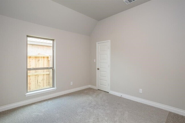 Building Photo - 1639 Rosedale Dr