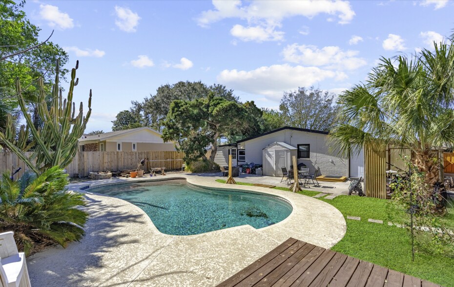 Building Photo - 1811 Eastern Dr