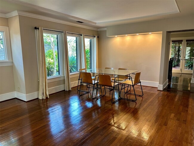Building Photo - 2614 White Oak Dr