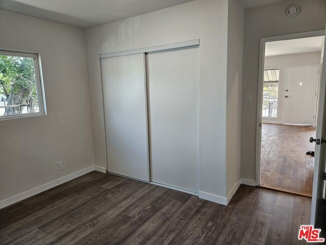 Building Photo - 263 E 84th Pl