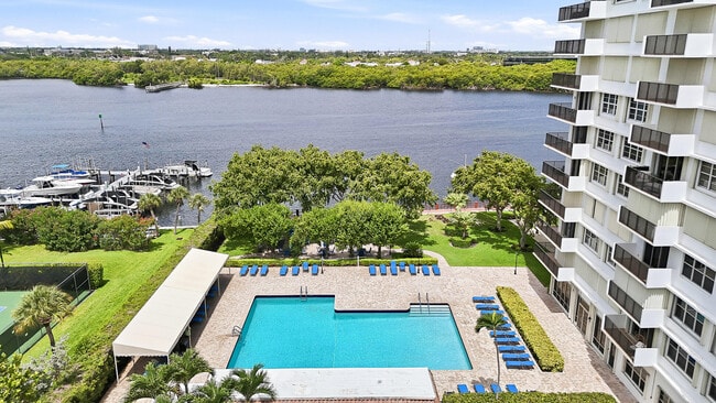 Building Photo - 2121 N Ocean Blvd