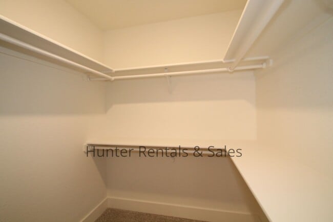 Building Photo - Upscale Three-bedroom Townhome!