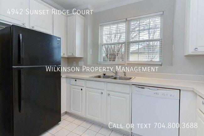Building Photo - 4942 Sunset Ridge Ct