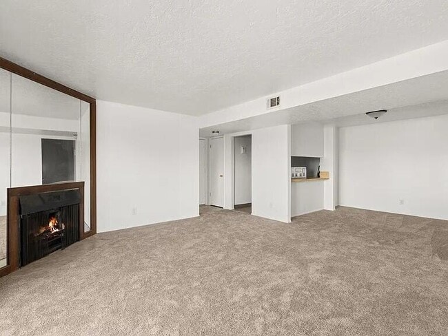 Building Photo - 3869 Montgomery Blvd NE