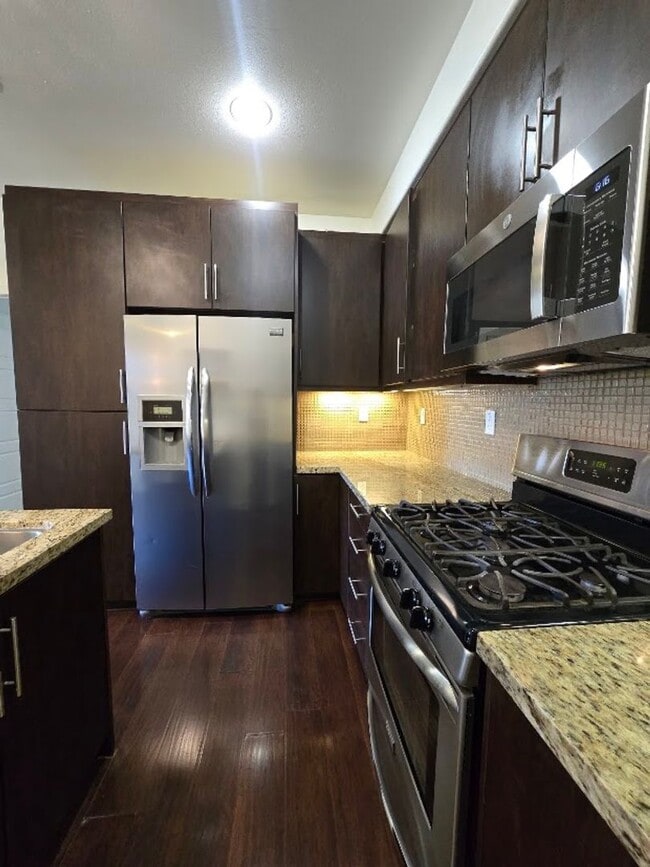 Building Photo - Bright Corner Unit Near Trails with Pool & 2-Car Garage