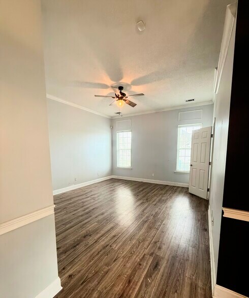 Building Photo - 2 Hummingbird Ct