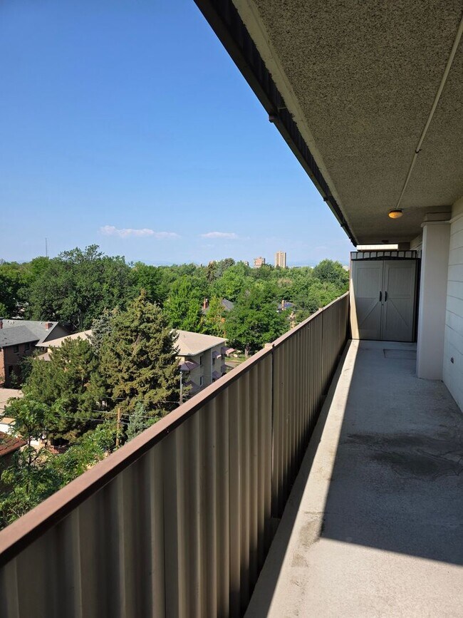Building Photo - Remodeled 1 BDR in Capital Hill.  Location...