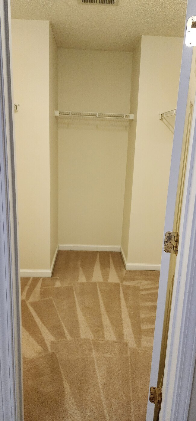 Building Photo - 4 Ledgerock Way