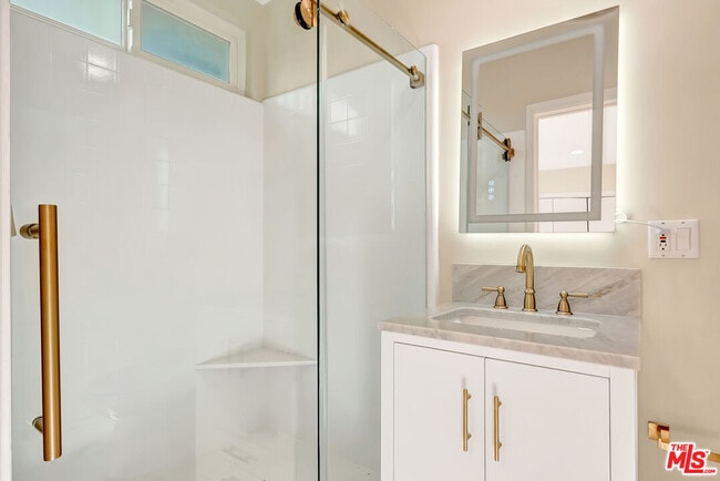 Building Photo - 16608 Park Ln Cir