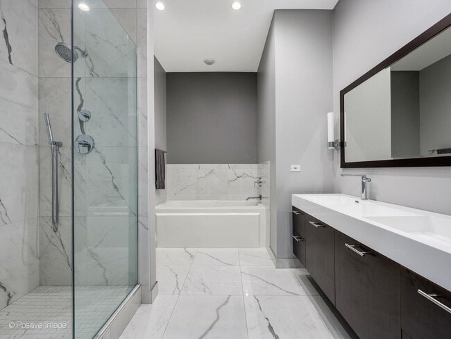 Building Photo - 360 W Illinois St