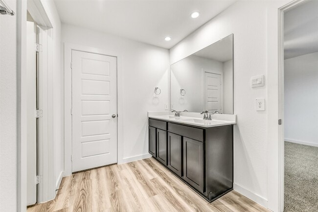 Building Photo - 3028 Crown Gate Dr