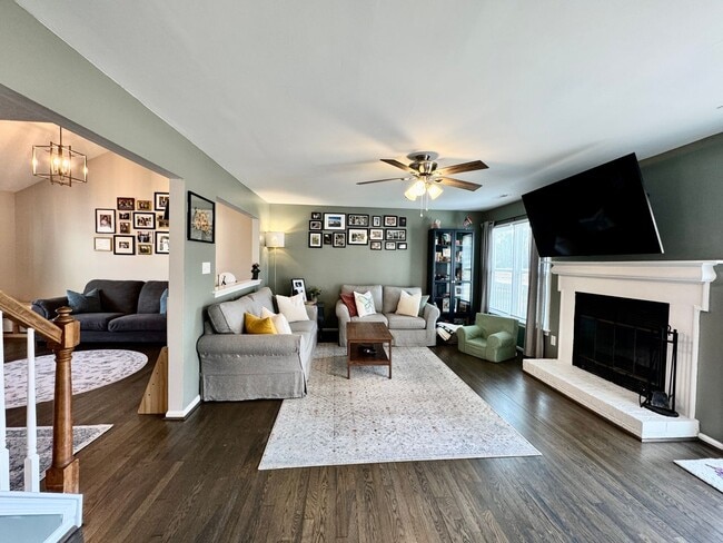 Building Photo - A Fabulous Home w/Water & Golf Course Views Available 05-04-26! Fenced Yard & Dog-Friendly!