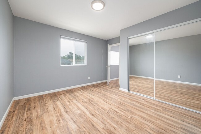 Building Photo - Recently Renovated 2 Bedroom Home with All...