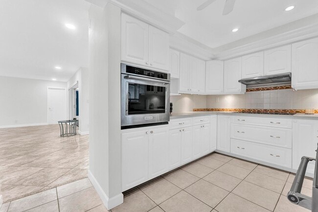 Building Photo - 5921 NE 15th Ave