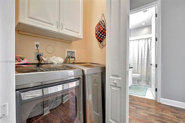 Building Photo - 501 SW 146th Terrace