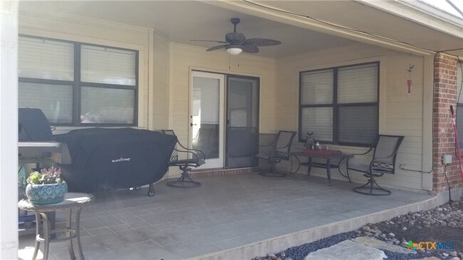 Building Photo - 329 Paisano St