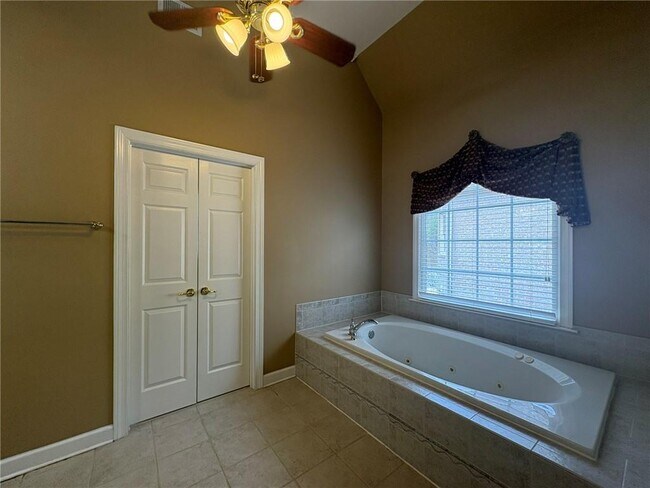 Building Photo - 5930 Abbotts Run Tr