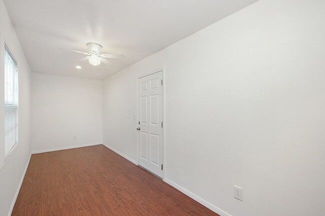 Building Photo - Upgraded 2br Coronado House, Bonus Room, Yard & Garage!