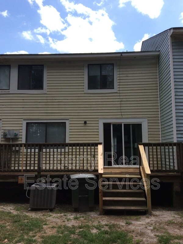 Building Photo - 912 Pineland Ave