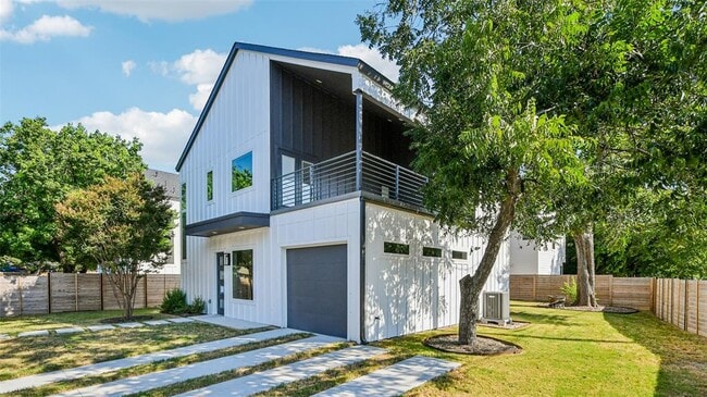 Building Photo - 102 W Fawnridge Dr