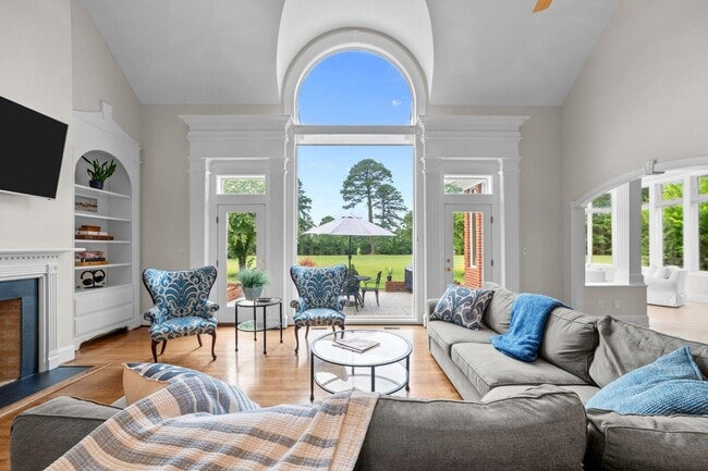 Building Photo - 450 Cox Rd