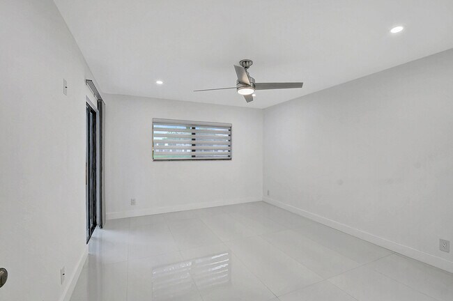 Building Photo - 15378 Lakes of Delray Blvd