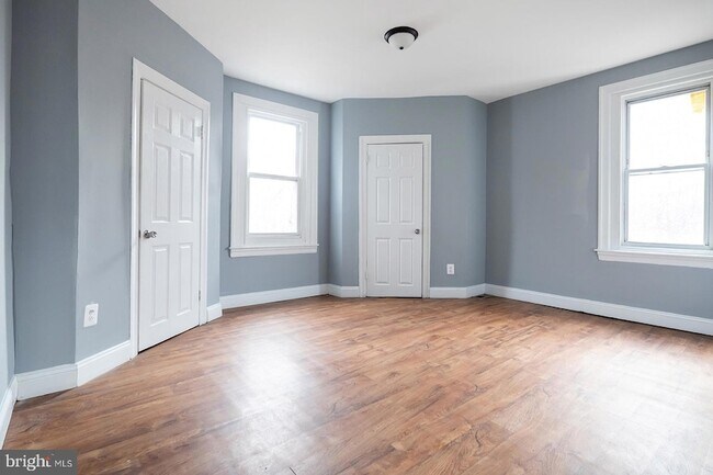 Building Photo - 851 S 57th St