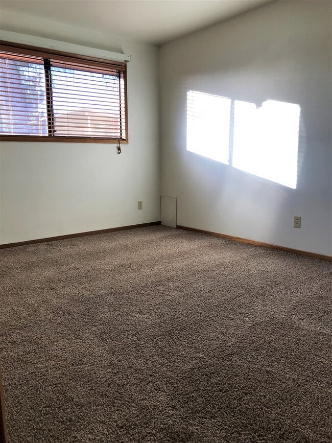 Building Photo - 205 Daley Dr