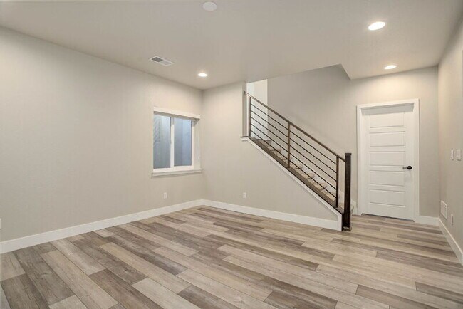Building Photo - 1732 Stable View Dr