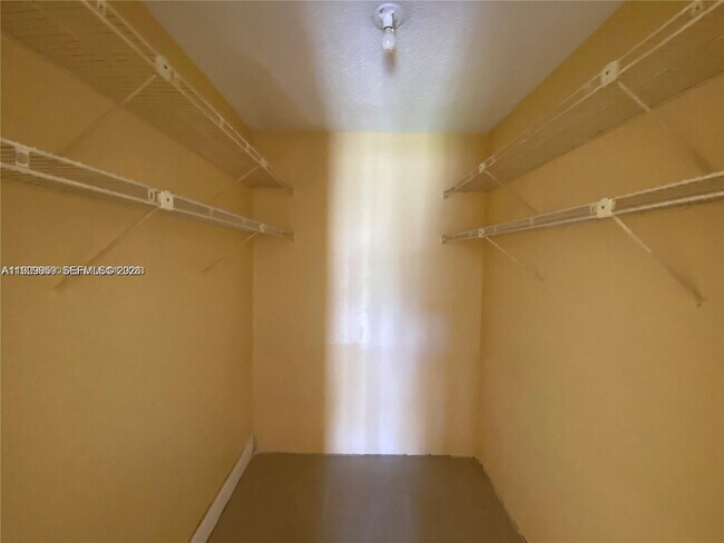 Building Photo - 16851 NE 23rd Ave