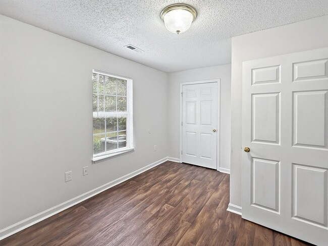 Building Photo - Massive 3 Bedroom in Montevallo*** 3 Bed 2 Bath $1,329/mo**Deposit $0