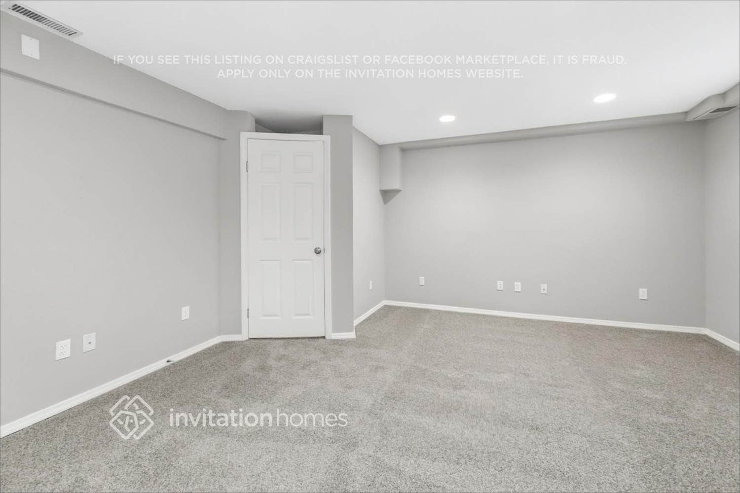 Building Photo - 6025 Fossil Dr