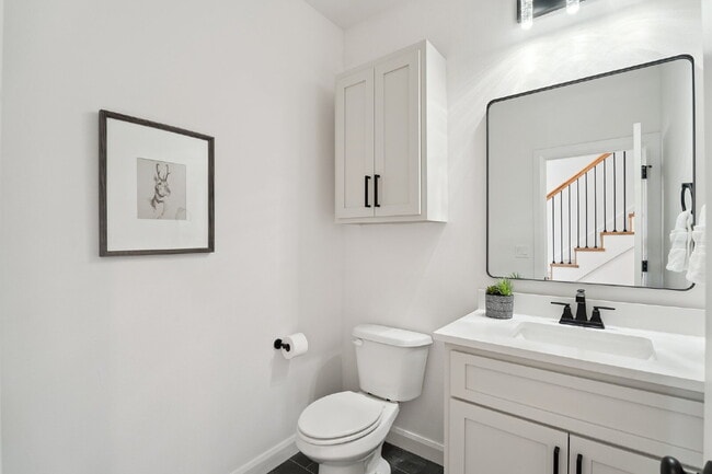 Building Photo - Fully Furnished 4 Bedroom + Bonus Room