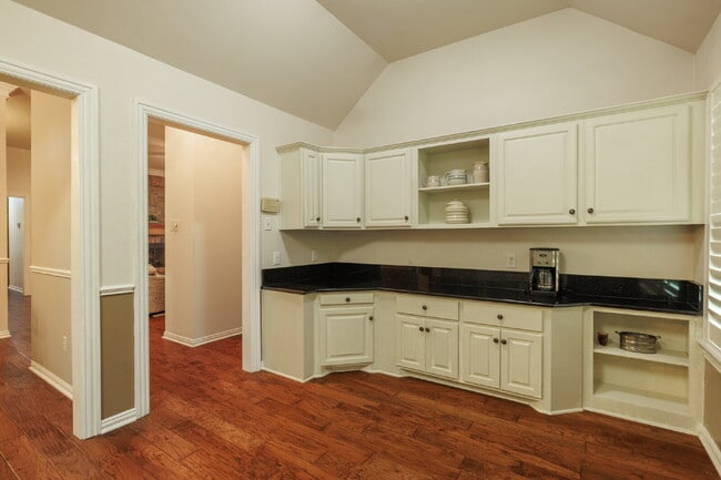 Building Photo - Furnished and For Lease