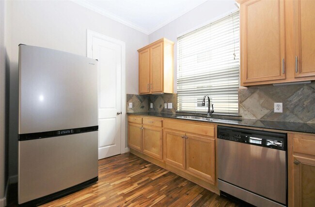 Building Photo - 2902 Chenevert St