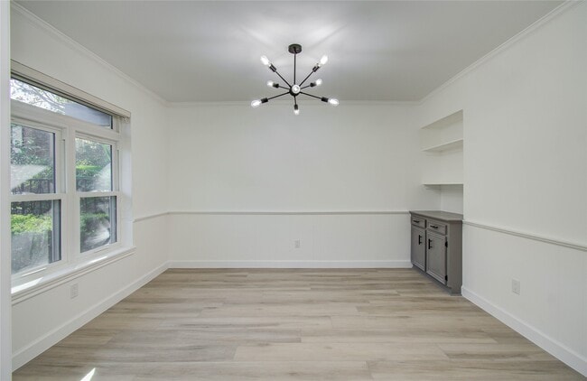 Building Photo - 1888 Saxony Ln