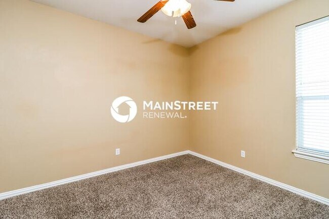 Building Photo - 3 Bedroom Pet-Friendly Home in Crowley, TX with Main Street Renewal