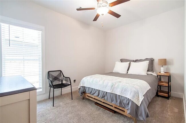 Building Photo - 1156 Burrow Cir