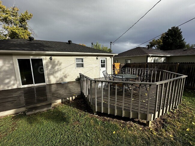Building Photo - 1685 Yukon St