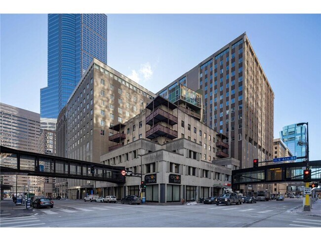 Building Photo - 601 S Marquette Ave