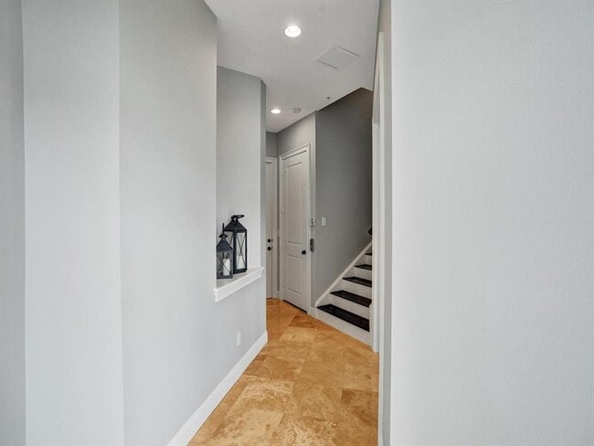 Building Photo - 58 Via Floresta Dr