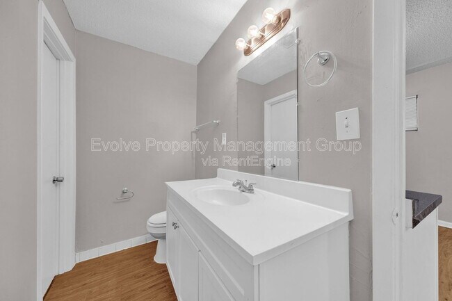 Building Photo - 696 Hobbs Dr